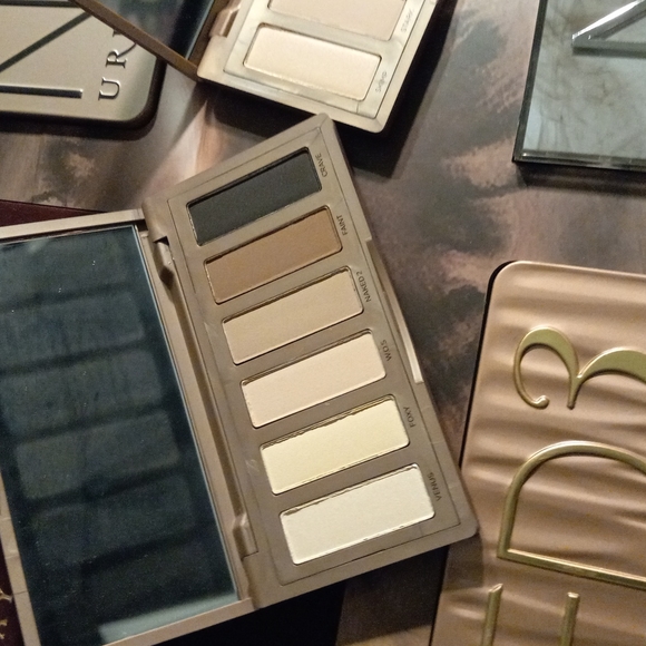 URBAN DECAY NAKED NUMBER ONE EYESHADOW VAULT - Picture 12 of 13